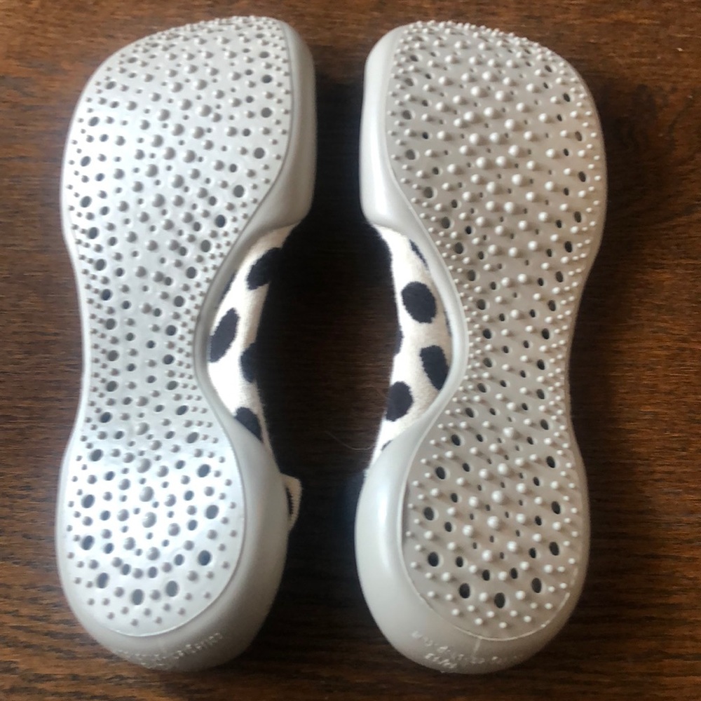 Slippers - Picture 2 of 4